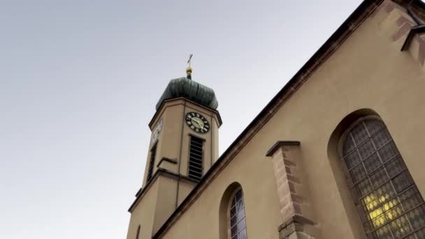 Crepúsculo Etéreo Basílica Notre Dame Thierenbach Com Carrilhão Melódico Sinos — Vídeo de Stock