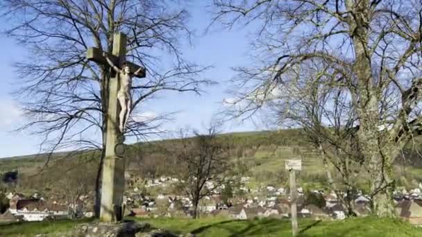 Silhouette Sacrée Croix Mission Kuppel Surplombant Paisible Ville Buhl Alsace — Video