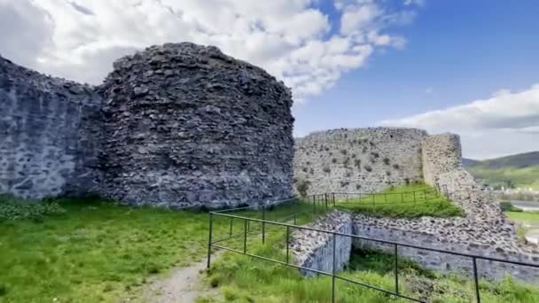 Ruinas Históricas Del Castillo Hugstein Con Vistas Verde Valle Florival — Vídeo de stock