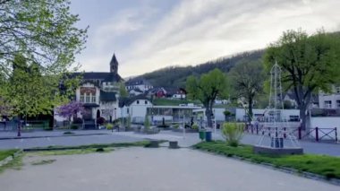 Jimnastik Toplumu Binası ve Eyfel Kulesi Heykeli, Alsace, Fransa 'daki 