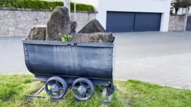 Buhl Village, Alsace, Fransa 'da Tarihi Pembe Kum Taşı Kart Aracı Görüntüsü