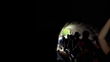 Le Bouveret, İsviçre - 16 Ağustos 2018: İsviçre Vapeur Parc 'taki Minyatür Demiryolu Macerası: Coşkulu Bir Neşeli Gün Gezisinin Tadını Çıkartın