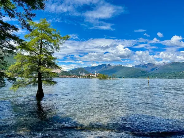 stock image Picturesque View of Isola dei Pescatori and Baveno with Clear Blue Sky and Mountains on Lake Maggiore, Verbano-Cusio-Ossola, Piedmont, Italy