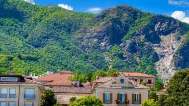 Baveno, Verbano, Verbano-Cusio-Ossola, Piedmont, İtalya 'daki Geleneksel İtalyan Binalarının Resimli Manzarası