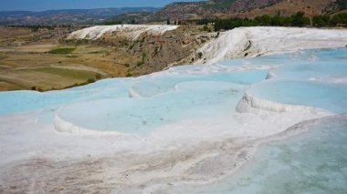Pamukkale 'nin kalsit uçurumu, Türkiye' nin beyaz geçitleri. Yüksek kalite 4k görüntü