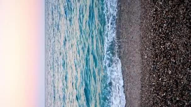 Kamienna Plaża Fale Morskie Zachodzie Słońca Godzinach Wieczornych Turcja Wysokiej — Wideo stockowe