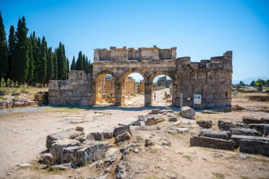 Türkiye 'nin Pamukkale ilinin Hierapolis kentindeki kalıntılar. Yüksek kalite fotoğraf