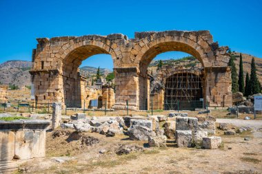 Türkiye 'nin Pamukkale ilinin Hierapolis kentindeki kalıntılar. Yüksek kalite fotoğraf