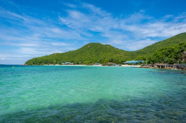 Tayland, Pattaya yakınlarındaki Kohlarn 'daki Tawaan plajının güzel manzarası. Yüksek kalite fotoğraf