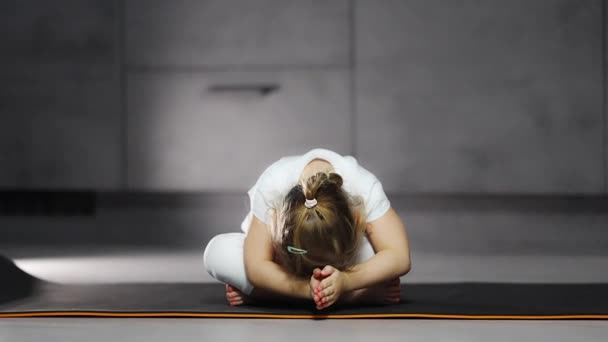 Little Cute Girl Lotus Pose Practicing Yoga Breathing Practices Grey — Videoclip de stoc
