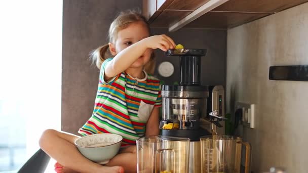 Little Girl Making Fresh Juice Sitting Table Home Kitchen High — Video Stock