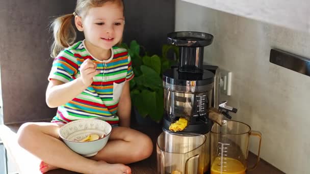 Little Girl Making Fresh Juice Sitting Table Home Kitchen High — Stock Video