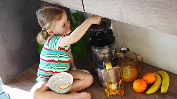 Little Girl Making Fresh Juice Sitting Table Home Kitchen High — Wideo stockowe