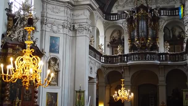 捷克共和国布拉格 2022年10月8日 圣克莱门特教堂内部 在教堂内部举行的Icons仪式 高质量的4K镜头 — 图库视频影像