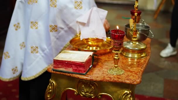 Prague Czech Republic February 2023 Priest Conducts Christening Ceremony Church — Vídeo de stock