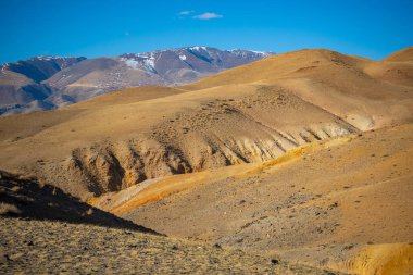 Kyzyl-Chin vadisindeki sarı dağlar ya da Altai, Sibirya, Rusya 'daki Mars vadisi. Yüksek kalite fotoğraf