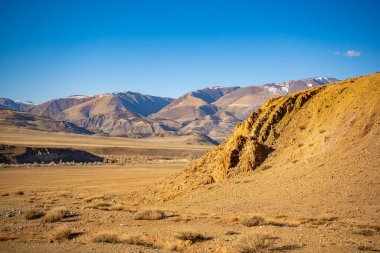 Altai, Sibirya, Rusya 'da dağ geçmişi olan Kyzyl-Chin vadisi veya Mars vadisi. Yüksek kalite fotoğraf