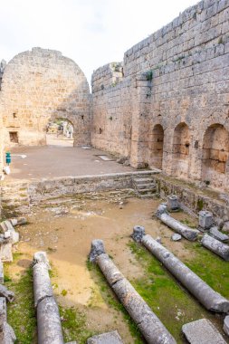 Antik Perge şehrinin kalıntıları. Perge, Türkiye 'nin güney Akdeniz kıyısında antik bir Yunan kentidir. Yüksek kalite fotoğraf