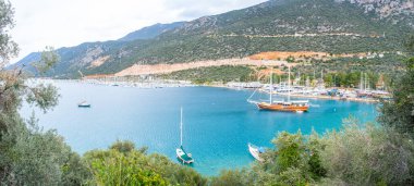 Kas, Türkiye: Kas kentinde bir yat limanı olan mavi göl, Türkiye. - Evet. Yüksek kalite fotoğraf