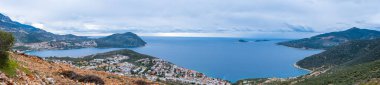 Türkiye 'nin sahil beldesi Kalkan' ın görkemli panoramik manzarası. Yüksek kalite fotoğraf