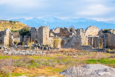 Antik Perge şehrinin kalıntıları. Perge, Türkiye 'nin güney Akdeniz kıyısında antik bir Yunan kentidir. Yüksek kalite fotoğraf