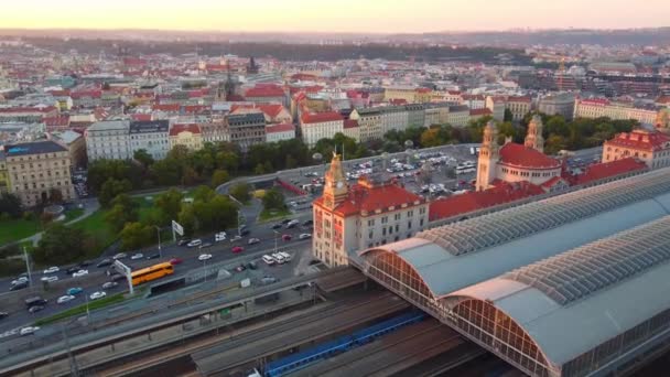 Praga República Checa 2022 Vista Aérea Principal Estação Ferroviária Pôr — Vídeo de Stock