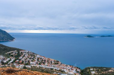 Türkiye 'nin sahil beldesi Kalkan' ın görkemli panoramik manzarası. Yüksek kalite fotoğraf