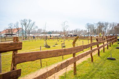 Zelcin, Çek Cumhuriyeti - 19 Mart 2023: Evcil hayvanlar ve Çek Cumhuriyeti 'nin Zelcin kentindeki insanlarla temas kurma bölgesi. Yüksek kalite fotoğraf
