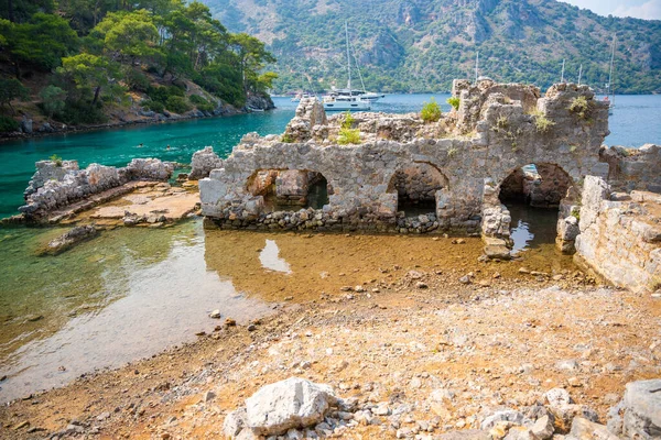 Türkiye 'de Fethie yakınlarında Kleopatra Hamamı. Yüksek kalite fotoğraf