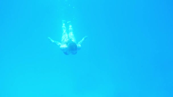 Mulher Nadando Mar Aberto Feche Foto Subaquática Menina Mergulhando Águas — Vídeo de Stock