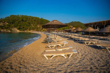 Sabahları Oludeniz sahilinde insan olmaz. Yüksek kalite fotoğraf
