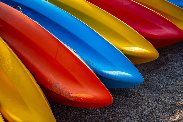 Colorful Kayaks Small Stones Sand Turkey High Quality Photo — Stock Photo, Image