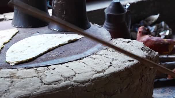 Türk Aşçının Elleri Sıcak Fırında Patates Peynir Hazırlıyor Türkiye Nin — Stok video