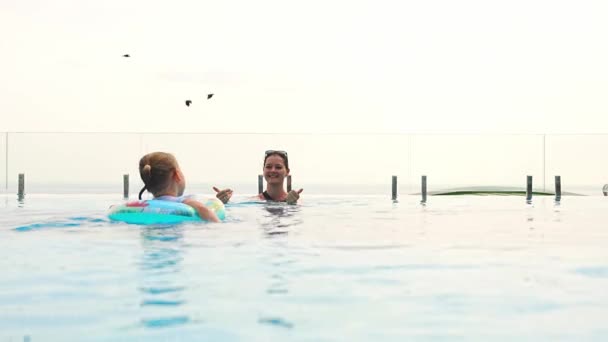 Little Girl Her Mother Resting Outdoor Swimming Pool Luxury Resort — Stock Video