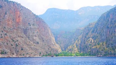 Sabah Oludeniz Fethiye 'deki Kelebek Vadisi' nin sularından manzara, Türkiye. Yüksek kalite 4k görüntü