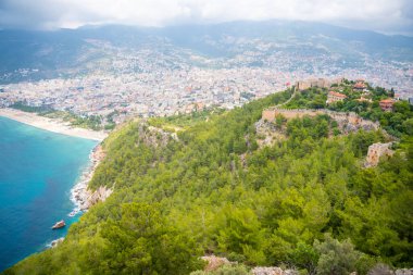 Antalya bölgesinin Alanya kentindeki ortaçağ şatosunun havadan görünüşü. Yüksek kalite fotoğraf