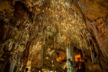 Alanya Dim Cave dikitleri ve sarkıt oluşumu. Yüksek kalite fotoğraf