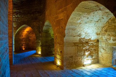 Alanya ilinde insanlar olmadan Kızıl Kule 'nin içi, Türkiye. Yüksek kalite fotoğraf