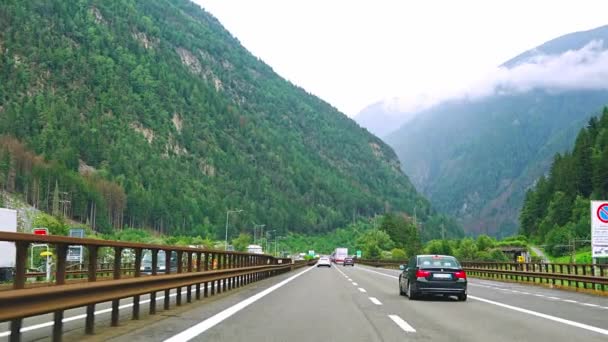 Alpler Avusturya Ağustos 2023 Yağmurlu Bir Günde Avusturya Dağlarında Otoyol — Stok video