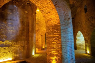 Alanya ilinde insanlar olmadan Kızıl Kule 'nin içi, Türkiye. Yüksek kalite fotoğraf