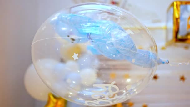 Balão Hélio Com Urso Azul Letras Baby Boy Durante Festa — Vídeo de Stock