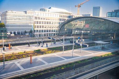 Berlin, Almanya - 25 Eylül 2023: Berlin Merkez İstasyonu 'nun sabah görüşü, Almanya. Yüksek kalite fotoğraf