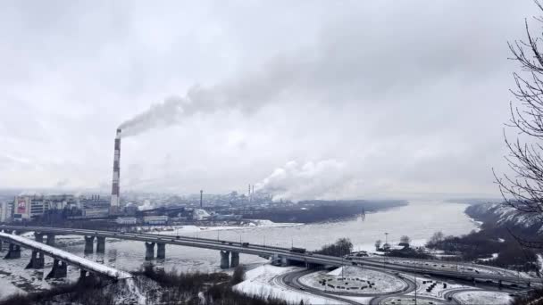 Chemische Fabriek Met Rookschoorsteen Emissie Door Leidingen Ecologie Milieuproblemen Luchtvervuiling — Stockvideo