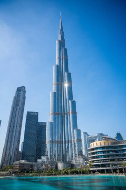 Dubai, BAE - 1 Aralık 2023: Burj Halife ya da dünyanın en yüksek yapı binası sabah Dubai, BAE 'de. Yüksek kalite fotoğraf