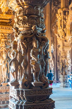 Pattaya, Tayland - 31 Aralık 2023: Pattaya, Tayland 'daki Hakikat Tapınağı' nın içi. Doğruluk Tapınağı. Yüksek kalite fotoğraf