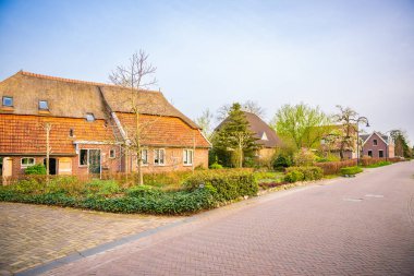 Gelselaar, Hollanda - 6 Nisan 2024: Hollanda 'nın Gelselaar köyündeki tarihi binalar. Yüksek kalite fotoğraf