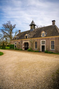 Diepenheim, Hollanda - 7 Nisan 2024: Hollanda 'nın Overijssel ilindeki Diepenheim şehrindeki Nijenhuis Kalesi Bölgesi. Yüksek kalite fotoğraf