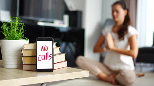 Koncepcja Detoksykacji Cyfrowej Pierwszym Planie Jest Smartfon Tekstem Call Kobieta — Wideo stockowe