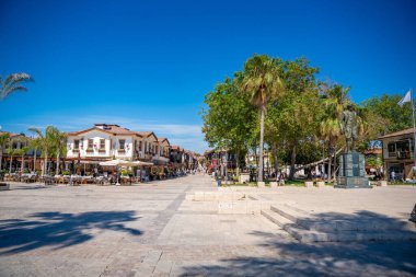 Taraf, Türkiye - 8 Mayıs 2024: Türkiye 'nin güney Akdeniz kıyısındaki Antalya bölgesindeki Taraf Kent Merkezi' nde dolgu. Yüksek kalite fotoğraf
