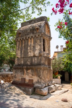 Kas, Türkiye - 12 Mayıs 2024: Türkiye 'nin Kas ilçesinde bulunan lahit. Yüksek kalite fotoğraf